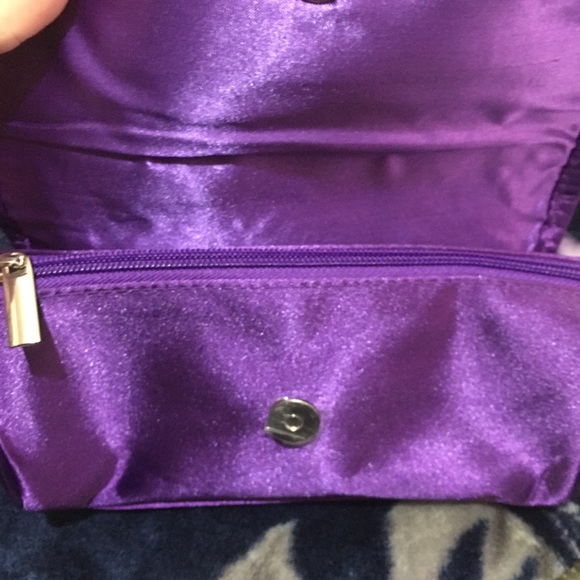 💜2/30💜 YOUNIQUE | Spring 2019 Make-up Bag - Picture 3 of 6